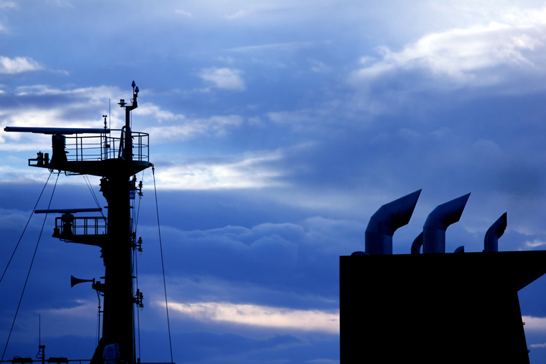 PIC-6-The-Mast-n-funnel-exhaust,demonstrating,--harmony-btwn-DEck-n-Engine,-in-dec-2012.jpg